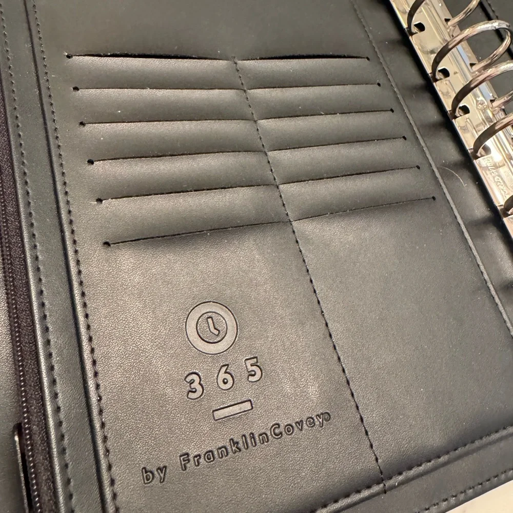⭐️Franklin Covey Burberry Style 365 Planner Binder Magnetic Closure Black